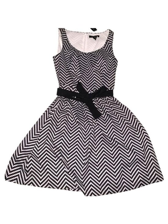 White House Black Market Dresses & Skirts - White House Black Market Chevron Print Sleeveless Dress Size 00 With Tags